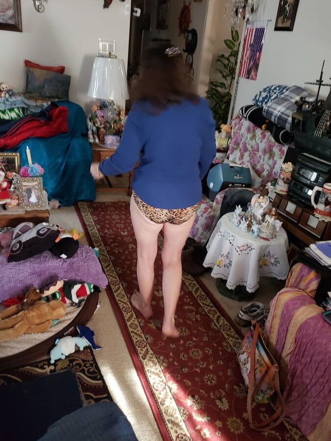 Slut wife on prowl for cock