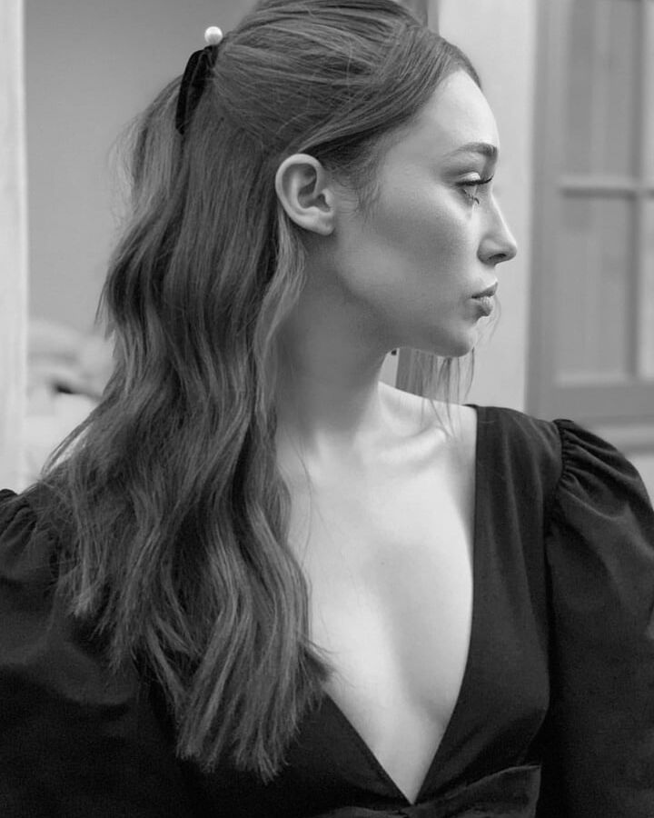 Sexy Alycia Debnam-Carey