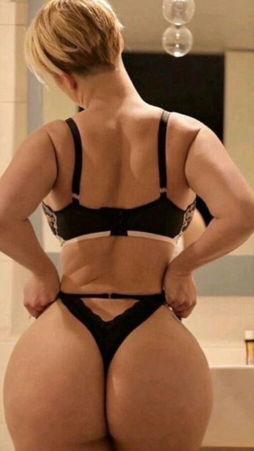 Milfs and Matures With Ass