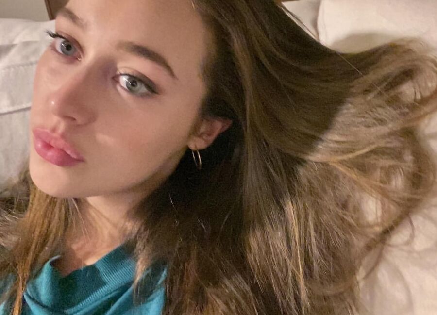 Sexy Alycia Debnam-Carey