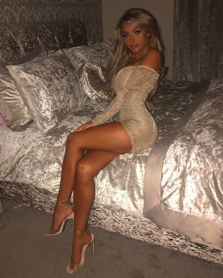 chloe - insta wank target