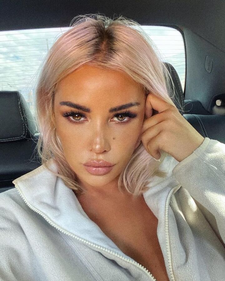 Instagram girl Ania