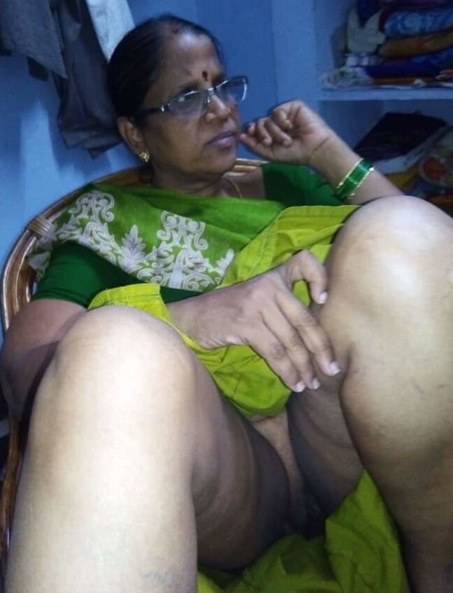 Indian girls aunties mix ass and gand pic