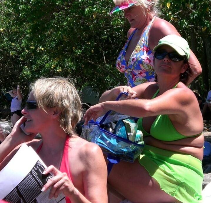 Sexy momma&;s holiday pics