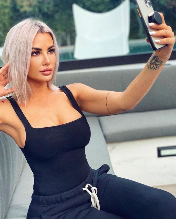 Instagram girl Ania