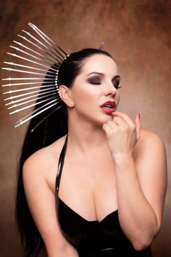 Goddess Alexandra Snow