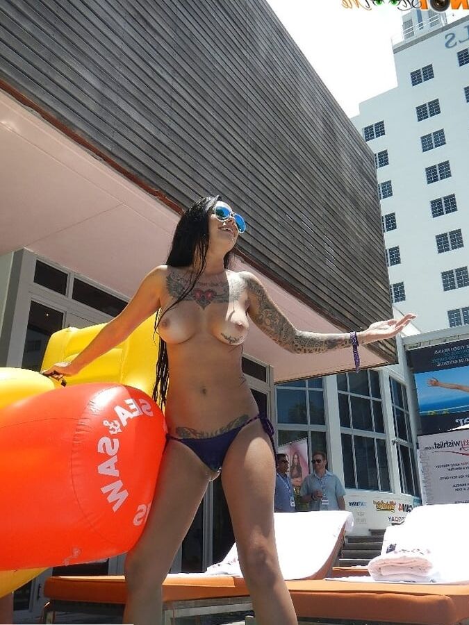 stacey havoc camcon toplees pool party
