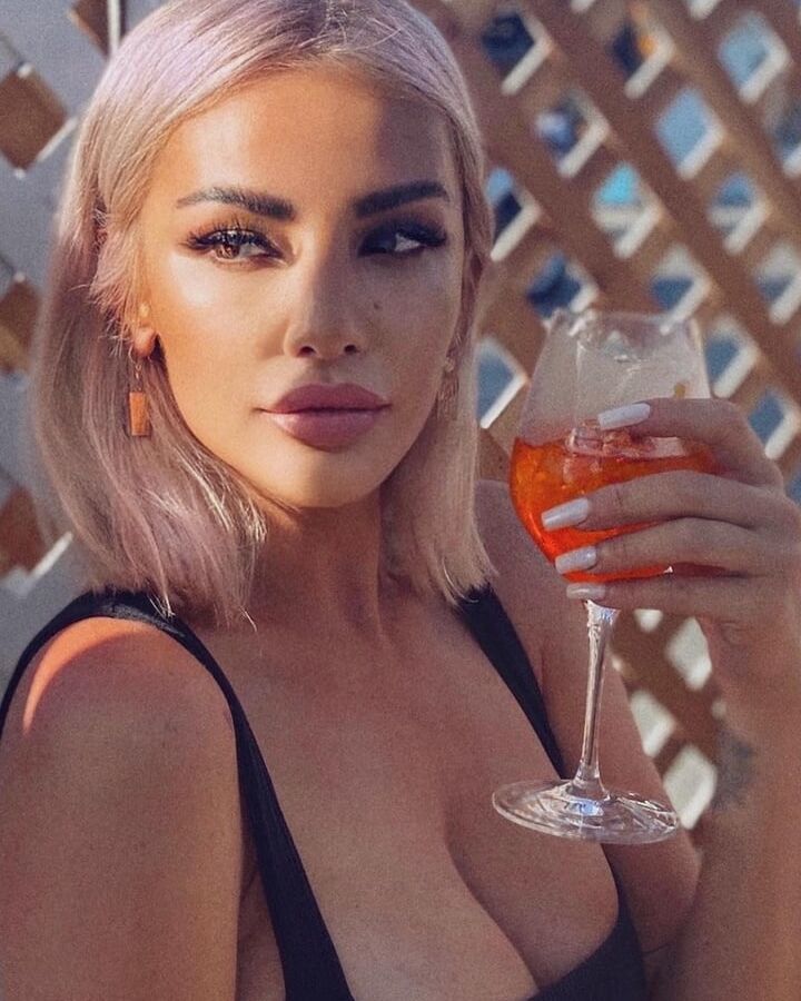 Instagram girl Ania