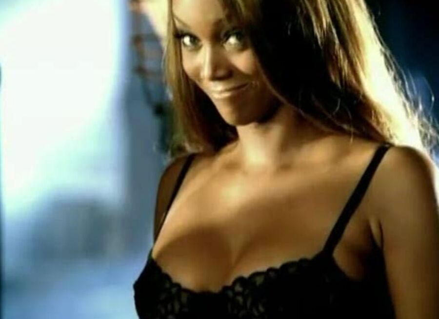 Tyra Banks - Victoria&;s Secret Commericial