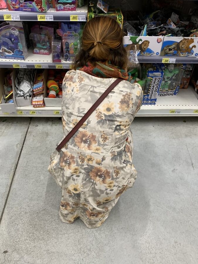 Upskirt in bookmall