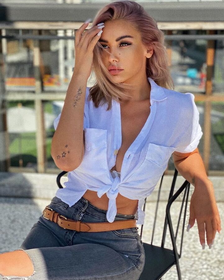 Instagram girl Ania