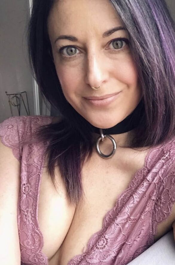 Skinny brunette mom is a riot