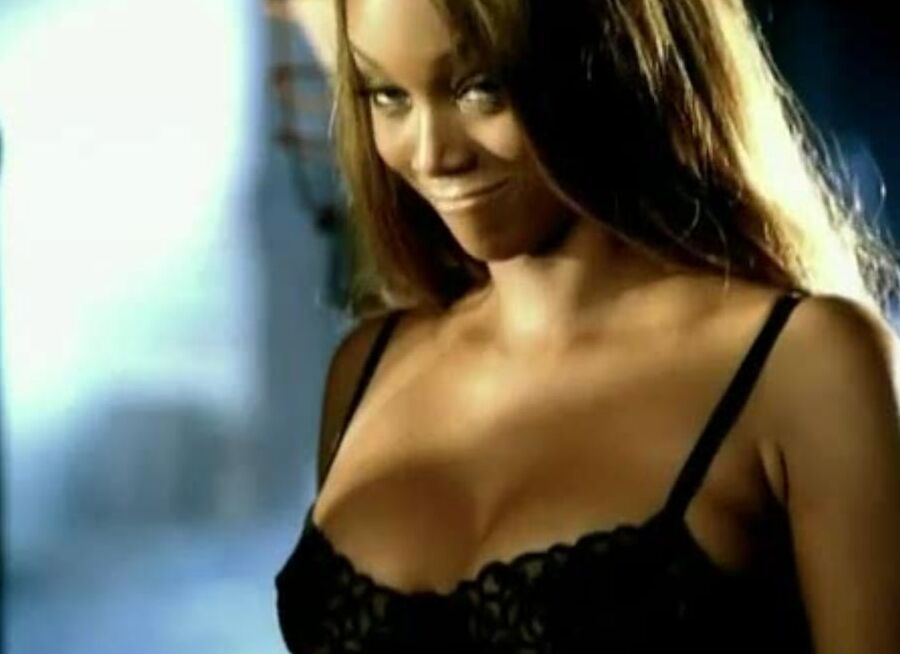 Tyra Banks - Victoria&;s Secret Commericial