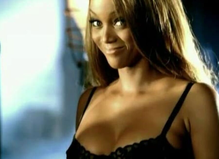 Tyra Banks - Victoria&;s Secret Commericial