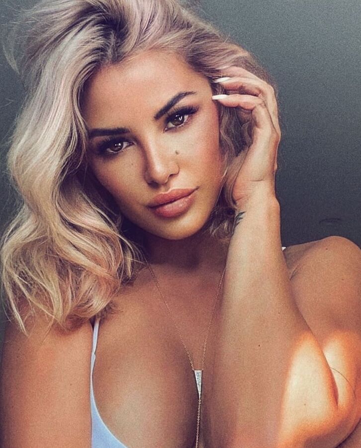 Instagram girl Ania