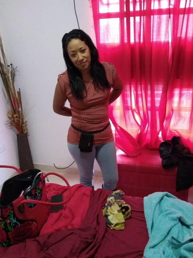 PAULINA tiene un delicioso culo