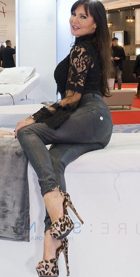 Mix Jeans Milf and Sluts
