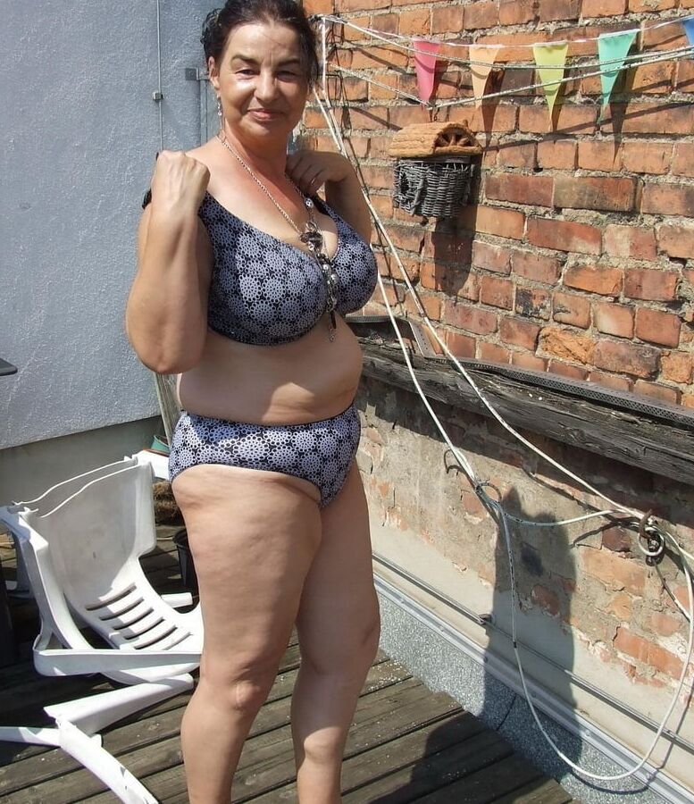 SEXY SEXY GRANNY BIG BIG TITTS