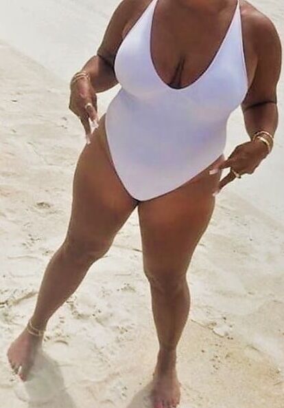 Snevla in white