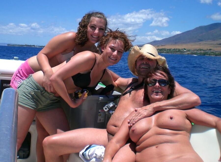 Sexy momma&;s holiday pics