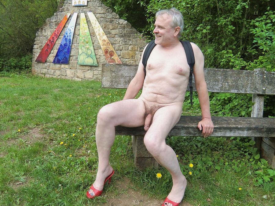 Nacktwandern