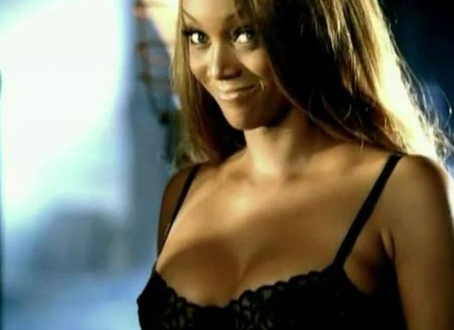 Tyra Banks - Victoria&;s Secret Commericial