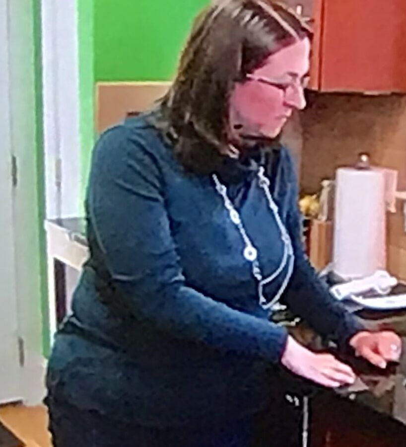 Big mommy tits and ass from tv show capture