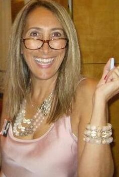 Jerk off to my older Italian MILF neighbor