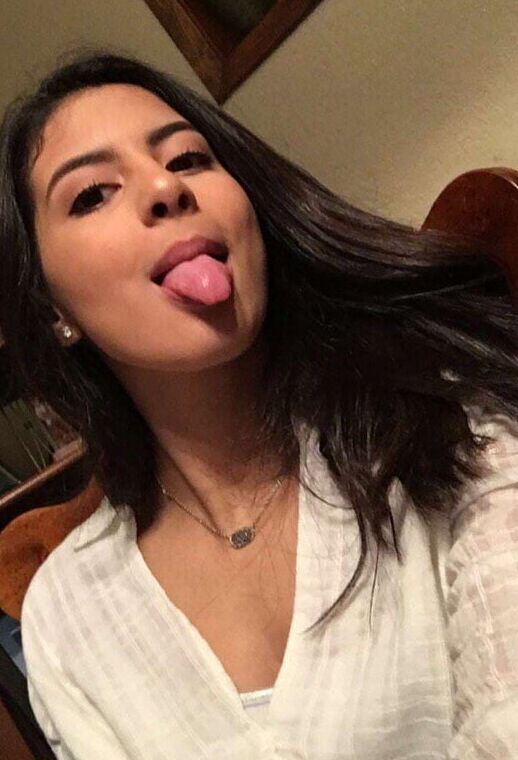 Young Slim Girl Making Her Nude Pics