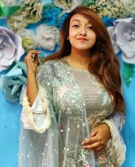 Desi aunty boobs