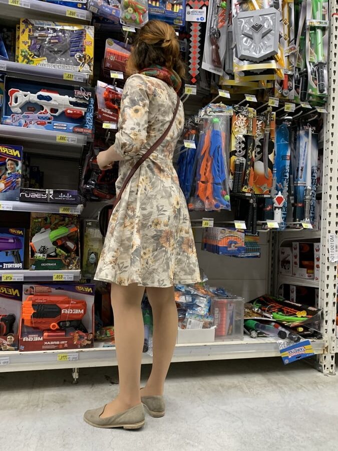 Upskirt in bookmall