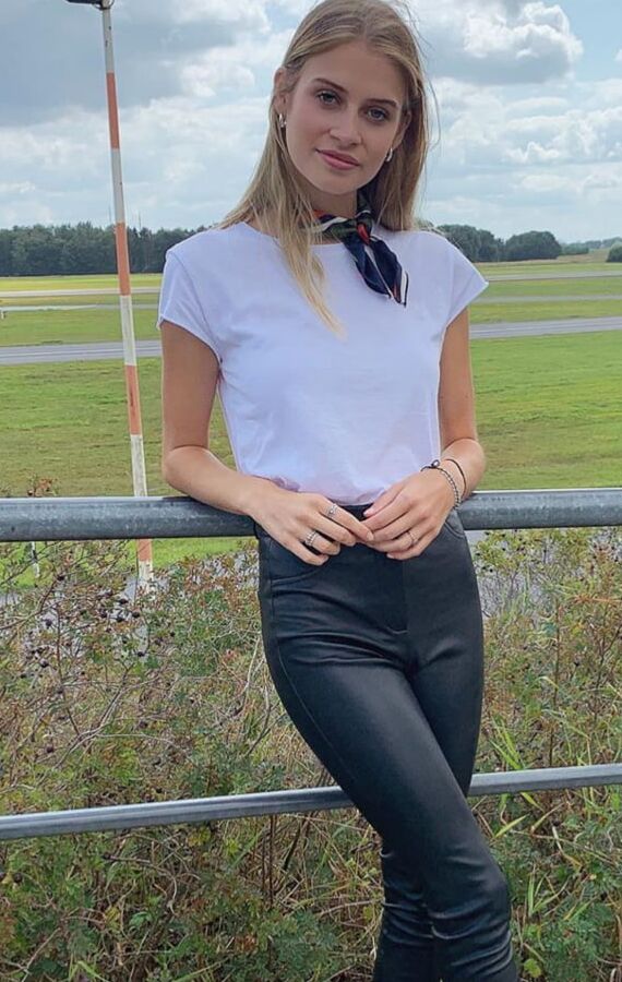 me - ich - skinny blonde shiny girl