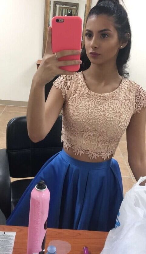 Young Slim Girl Making Her Nude Pics