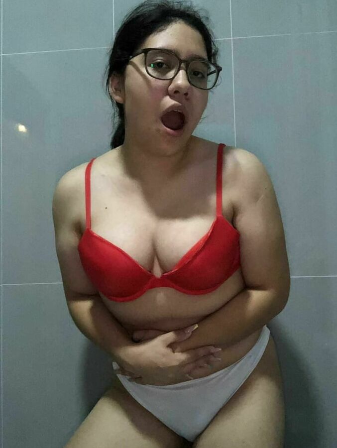 Gorda tetas grandes de rojo