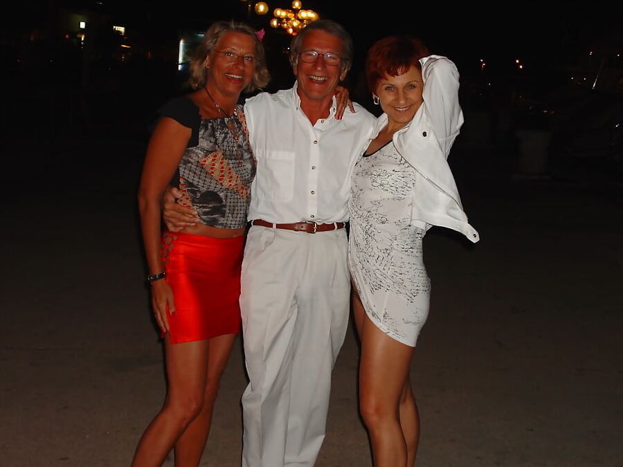 Women Need Exposure - Mature Swinger