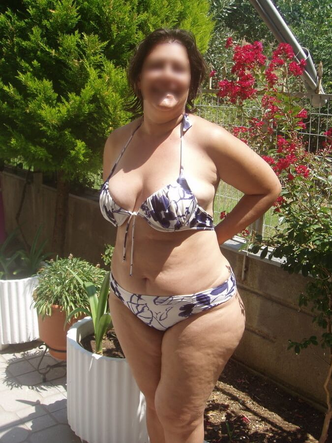 Sexy matures and curvy ladies in swimsuits