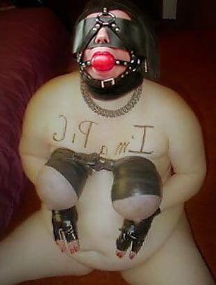 Expose Masked fat sow