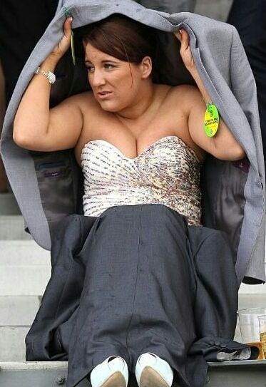 Mature ladies braless cleavage pokies
