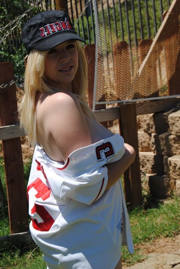 Blond ex girlfriend models by herself in various sfw poses i