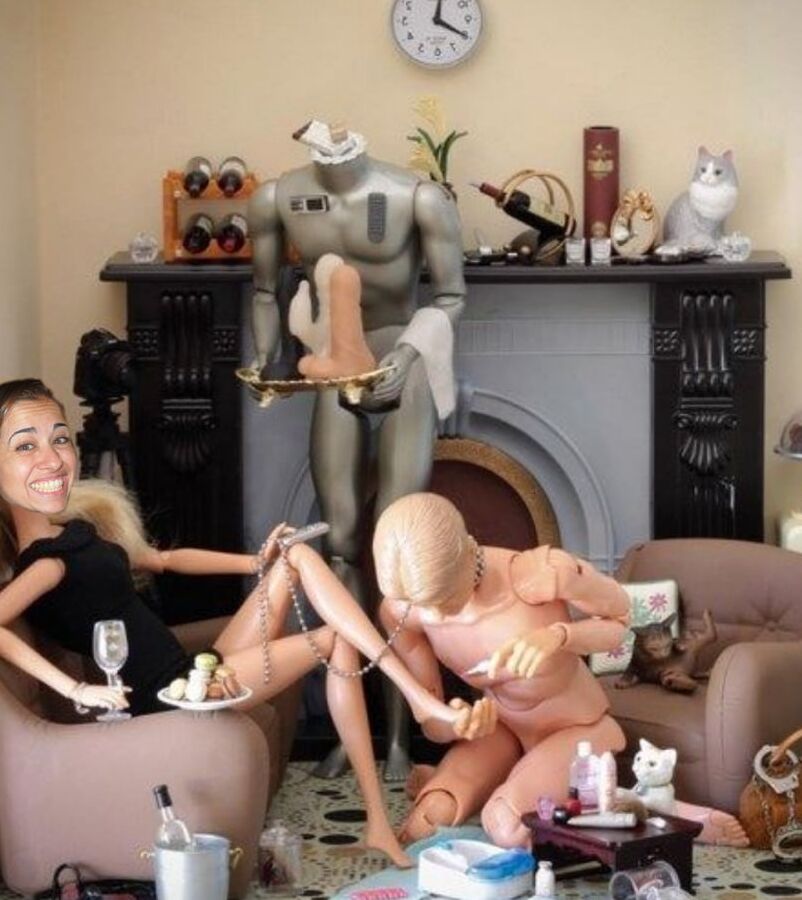 Dolls... real or fake? But hot...