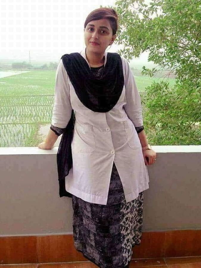 hot paki girl selfie