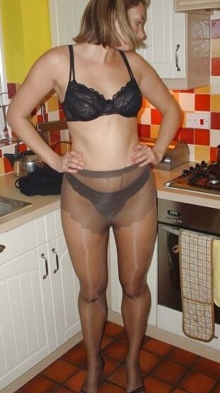 Mix Beautiful ladies young and old with Panyyhose: I