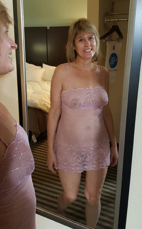 Mature Wives feeling hot in sexy lingerie !