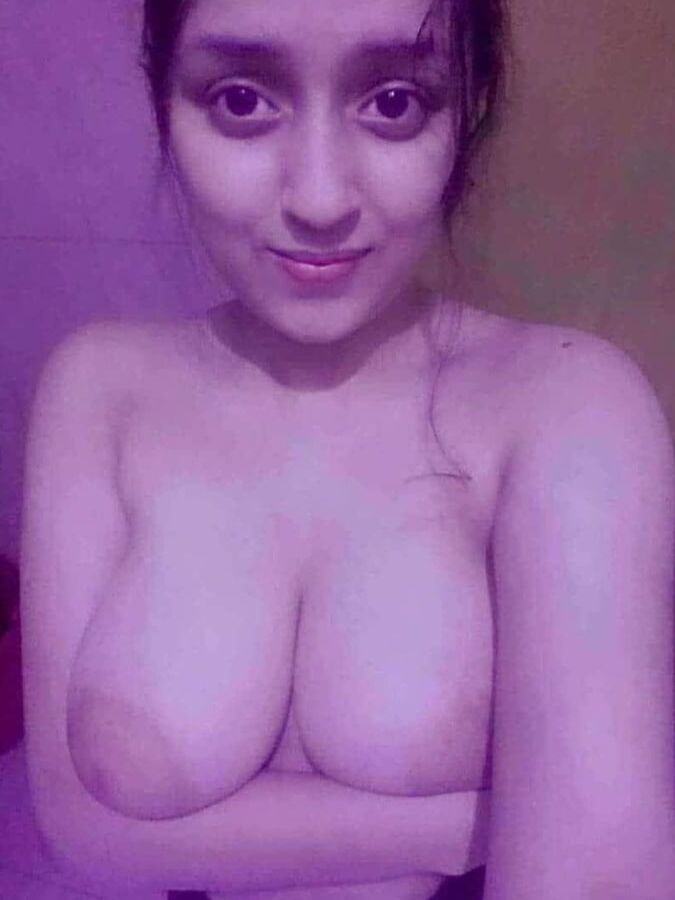 hot paki girl selfie