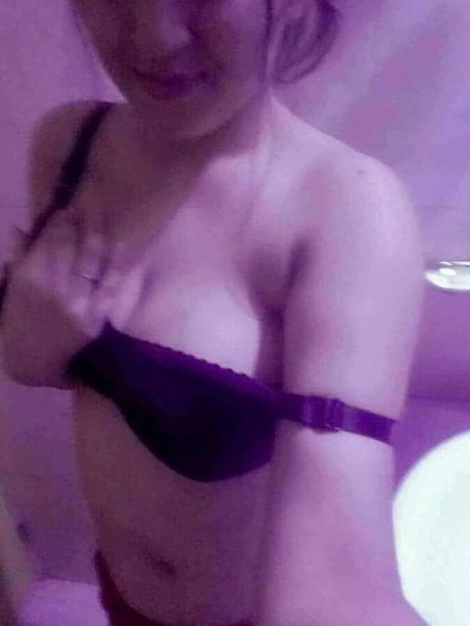 hot paki girl selfie