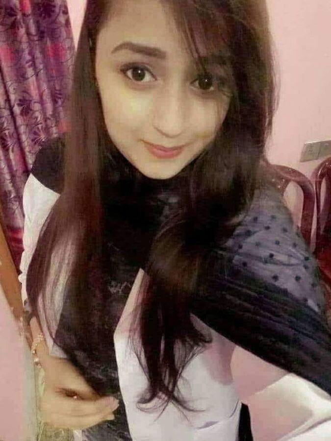 hot paki girl selfie
