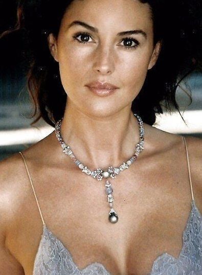 Tetas de la Bellucci