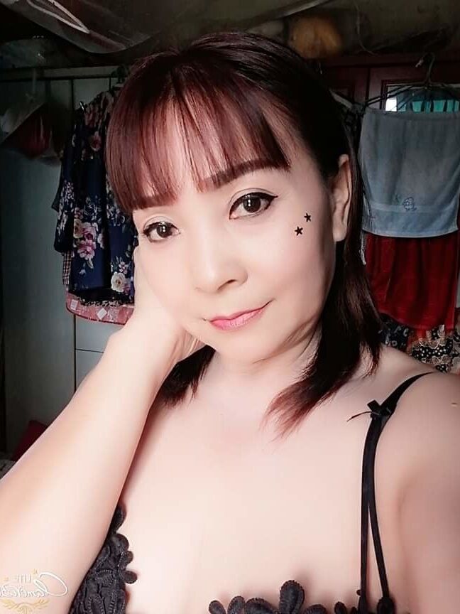 Gadis cantik di rumah