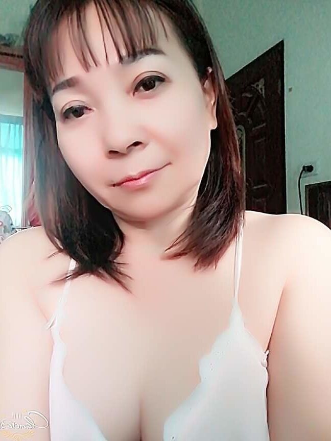 Gadis cantik di rumah