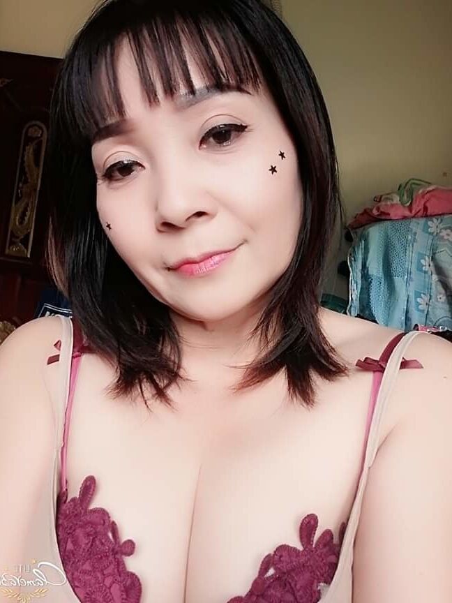 Gadis cantik di rumah